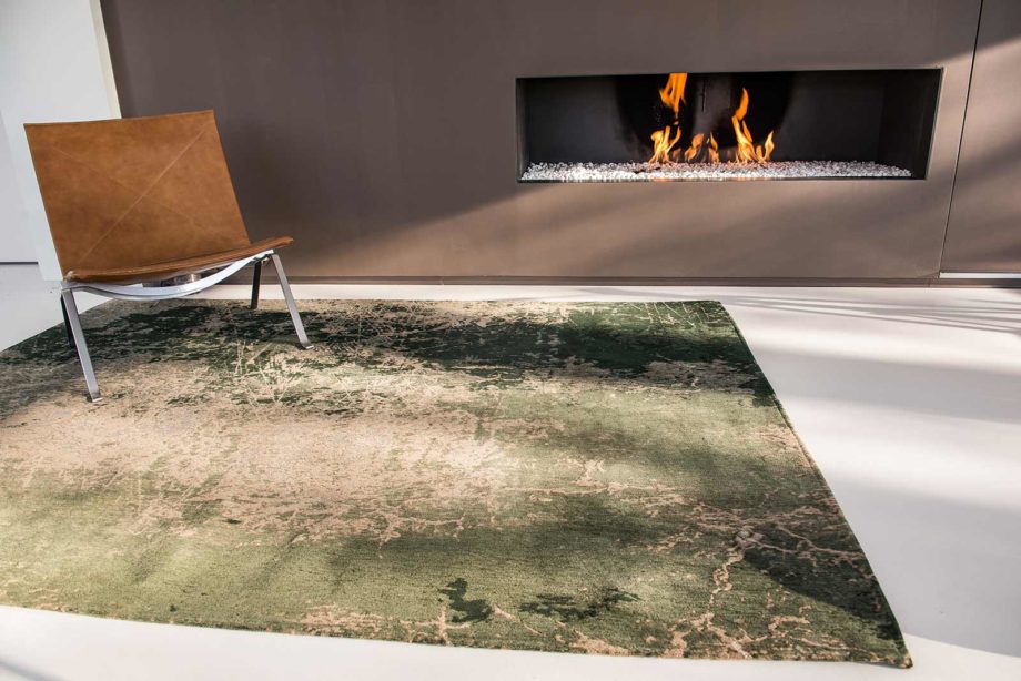 Louis De Poortere tapet LX 8723 Mad Men Cracks Dark Pine interior