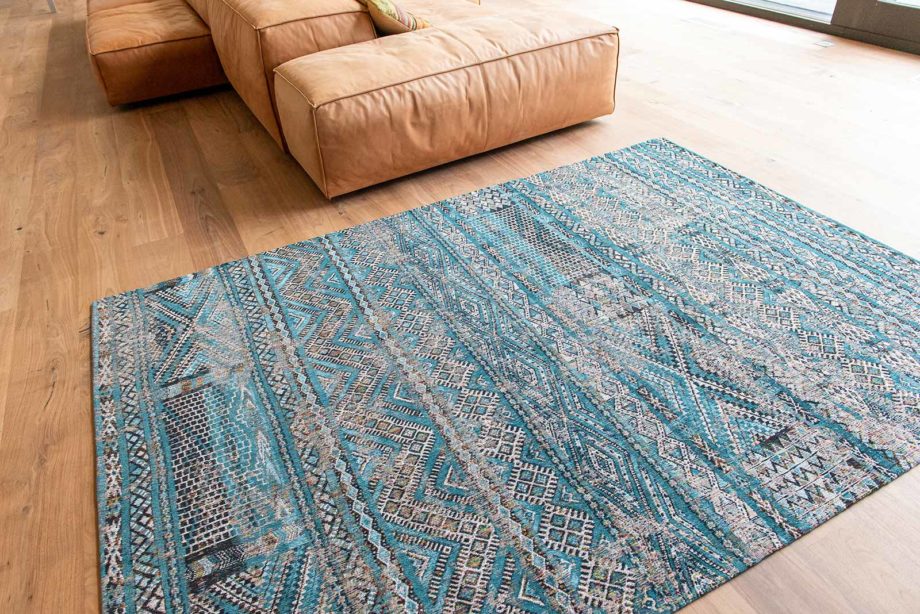 Louis De Poortere tapet LX 9110 Antiquarian Kilim Zemmuri Blue interior 6