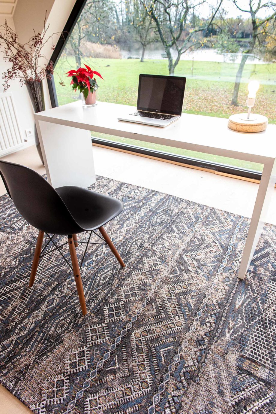 Louis De Poortere tapet LX 9113 Antiquarian Kilim Black Rabat interior 5