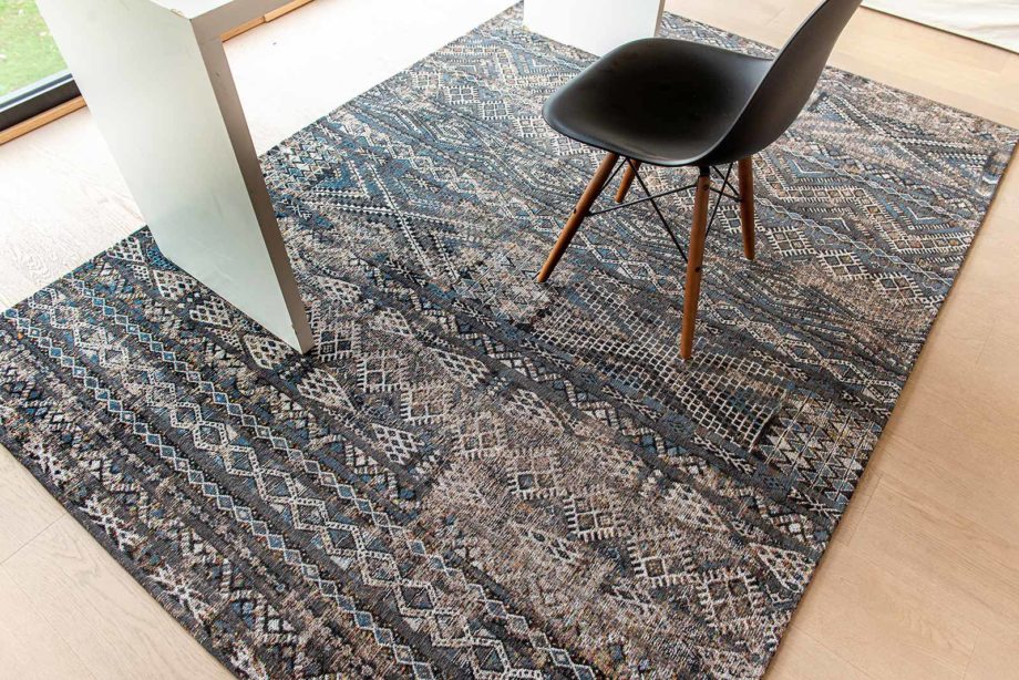 Louis De Poortere tapet LX 9113 Antiquarian Kilim Black Rabat interior 9
