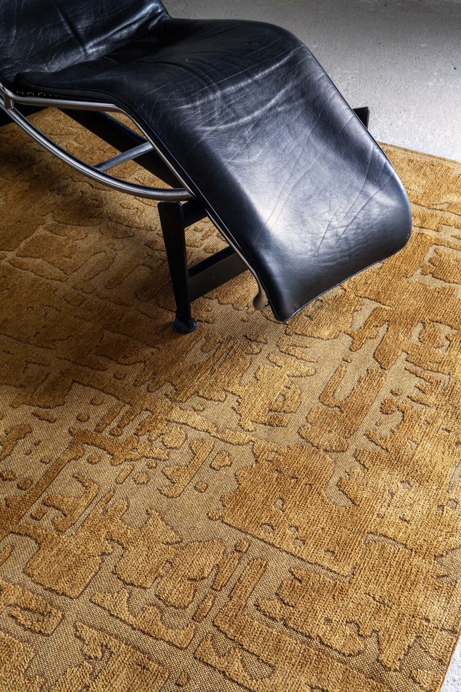 Louis De Poortere tapet LX 9201 Structures Baobab Madagascar Gold interior 2