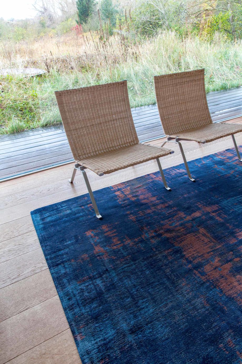 Louis De Poortere tapet LX 9211 Atlantic Venetian Dust Sunset Blue interior 2