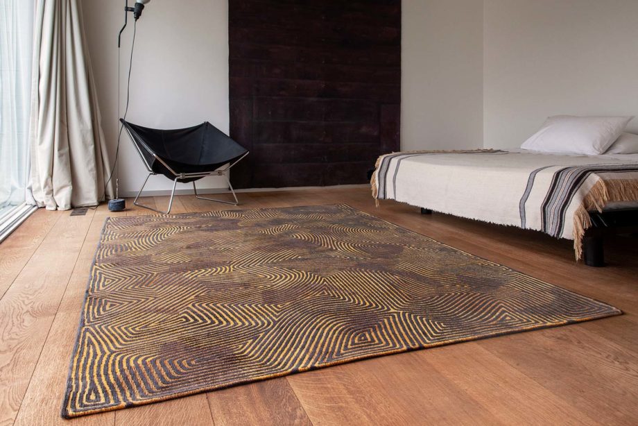 Louis De Poortere tapet LX 9227 Meditation Coral Black Gold interior 1