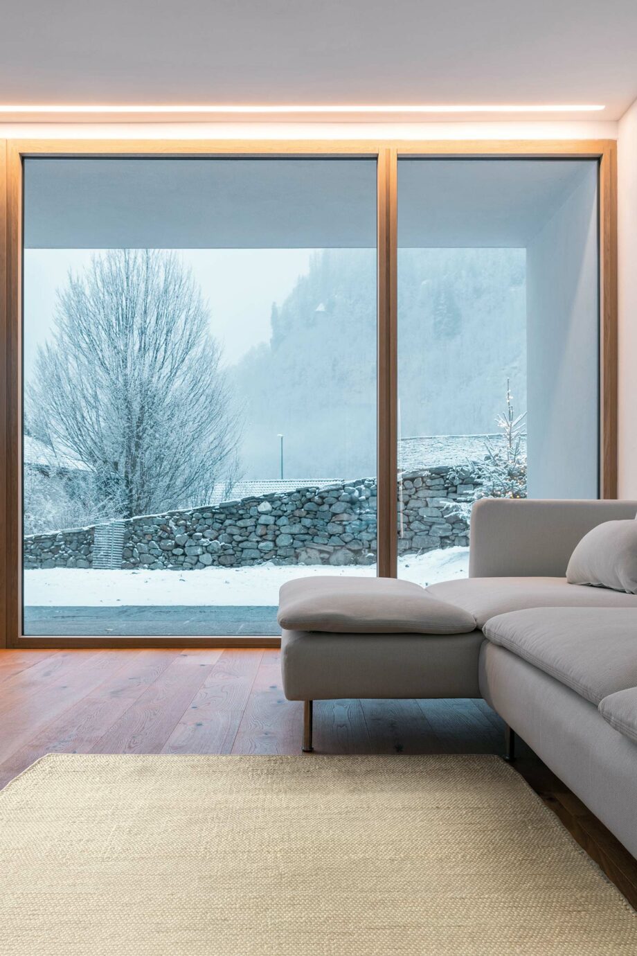 Acsento Ravenna White interior