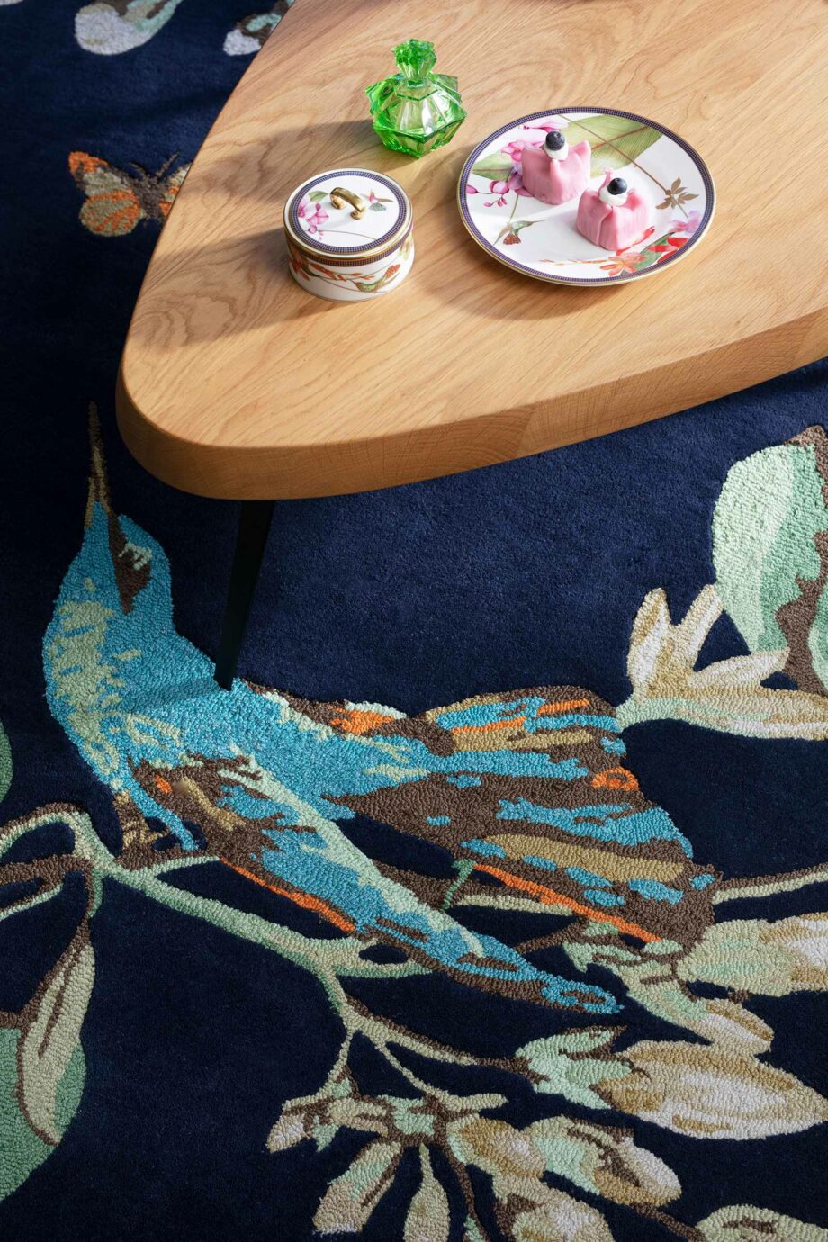 Wedgwood Hummingbird Navy 037818 interior 2