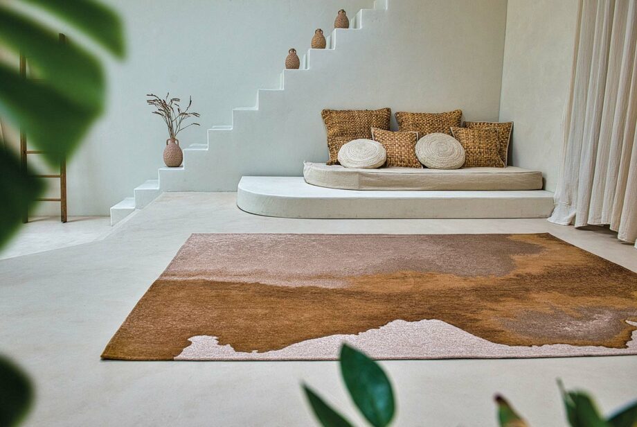 Louis De Poortere tapet Meditation Lagoon 9326 Chestnut interior 1