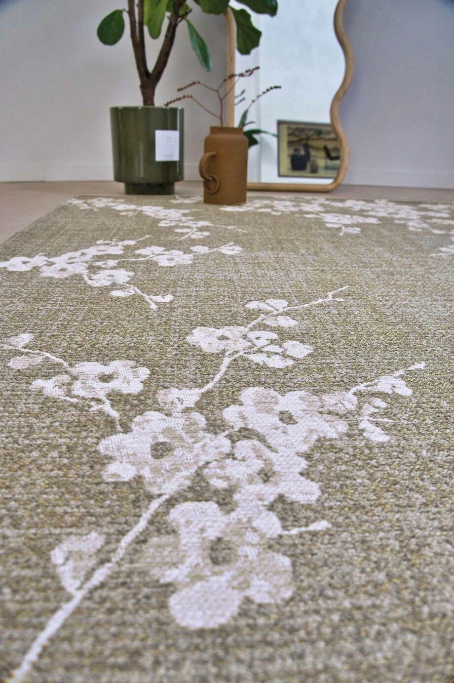 Louis De Poortere tapet Sakura 9372 Wet Garden interior 2