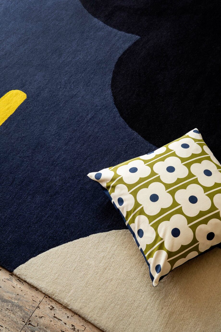 Orla Kiely Geo Flower Denim 060608 interior 2