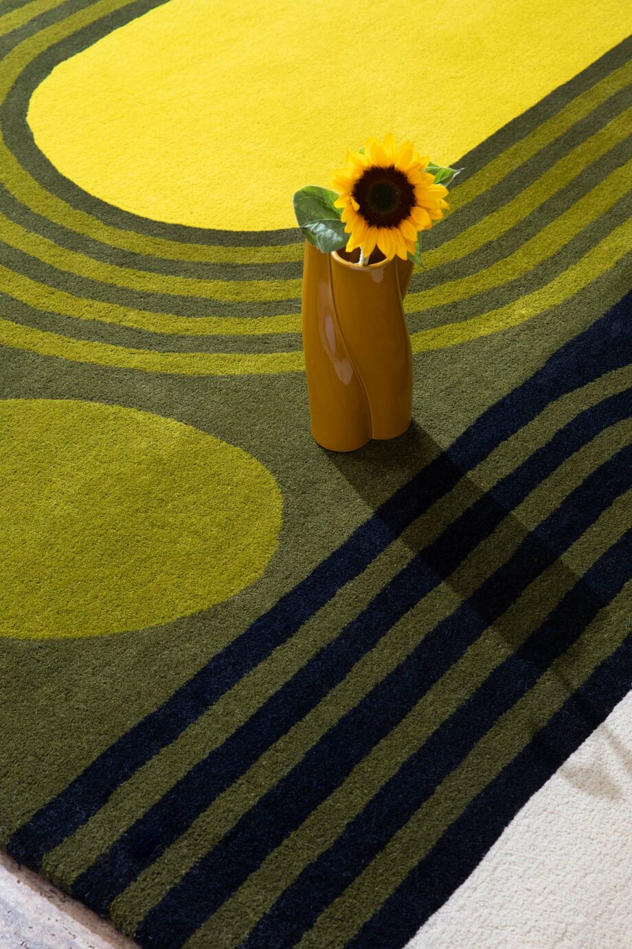 Orla Kiely Striped Tulip Seagrass 160307 interior 2