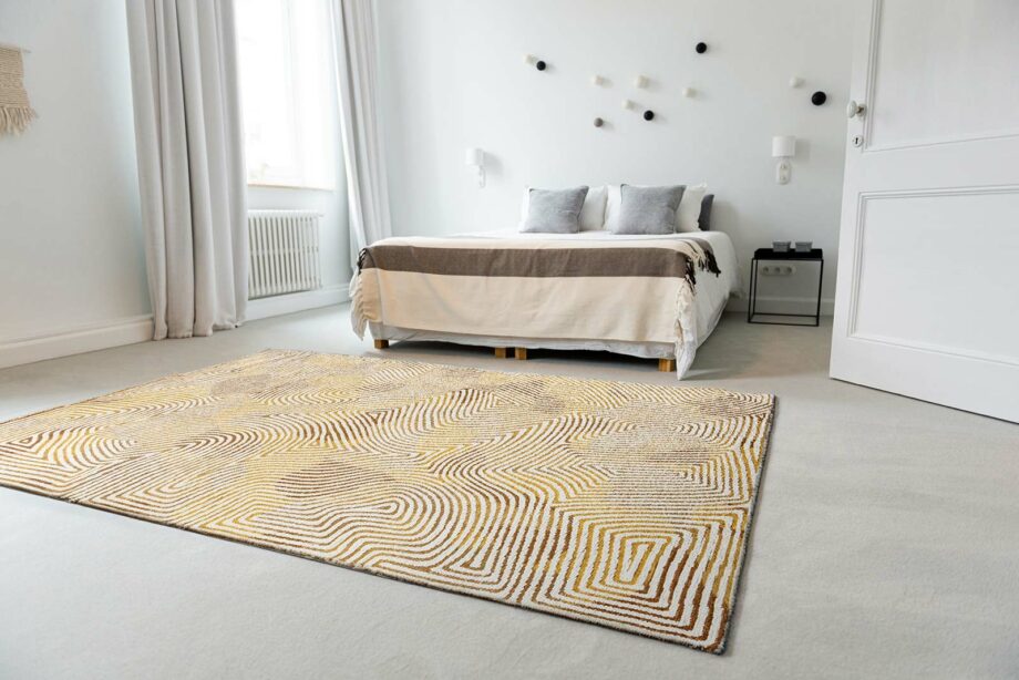 Louis De Poortere tapet Meditation Coral 9799 Coral Yellow Hippy Ambiance