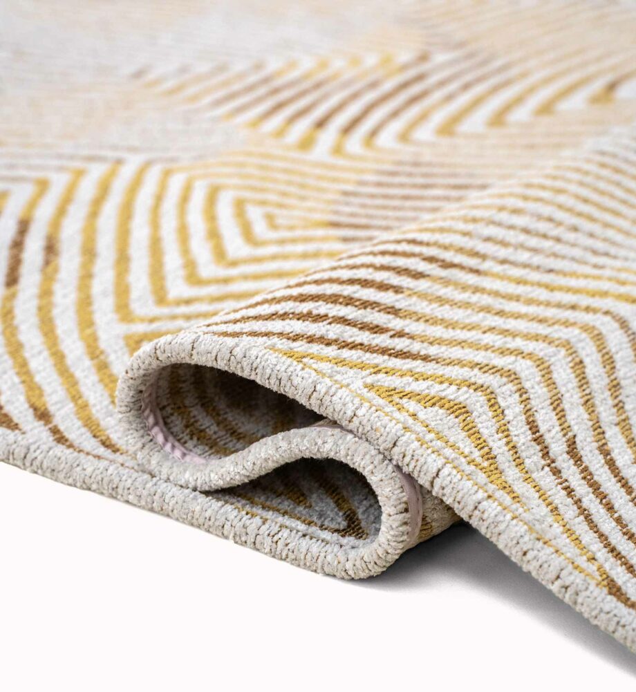 Louis De Poortere tapet Meditation Coral 9799 Yellowhippy fold